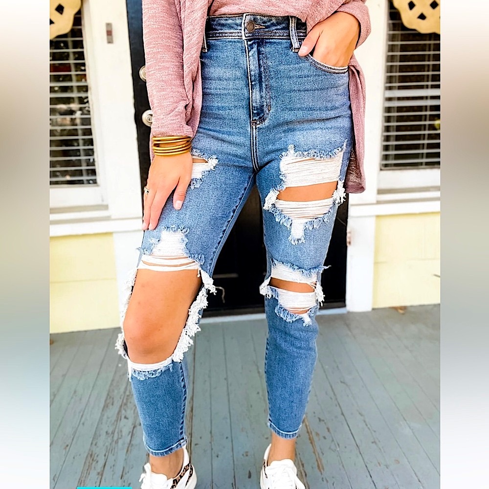 🍒BOGO50%🍒 🆕💙CELLO: High Rise Distress Mom Skinny Jean 9/29 11/30
